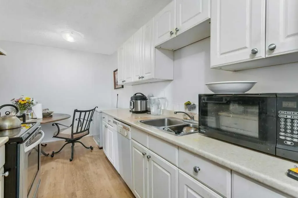 4904 54 Street Red Deer AB T4N2G8