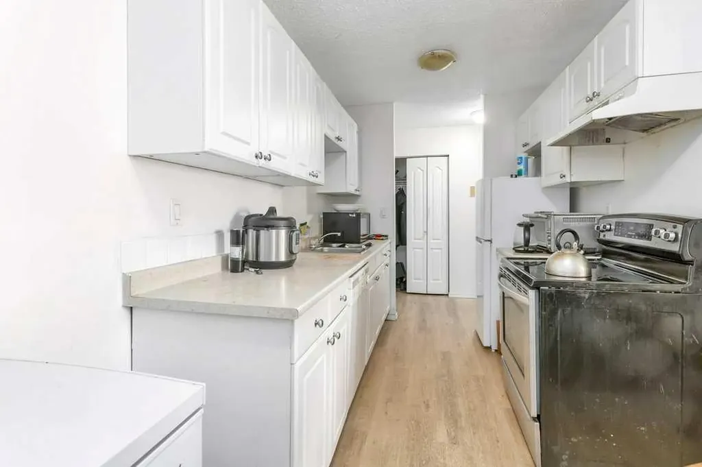 4904 54 Street Red Deer AB T4N2G8