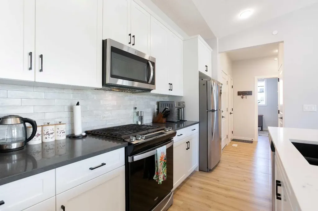 71 Lucas Street NW Calgary AB T3P 1S3