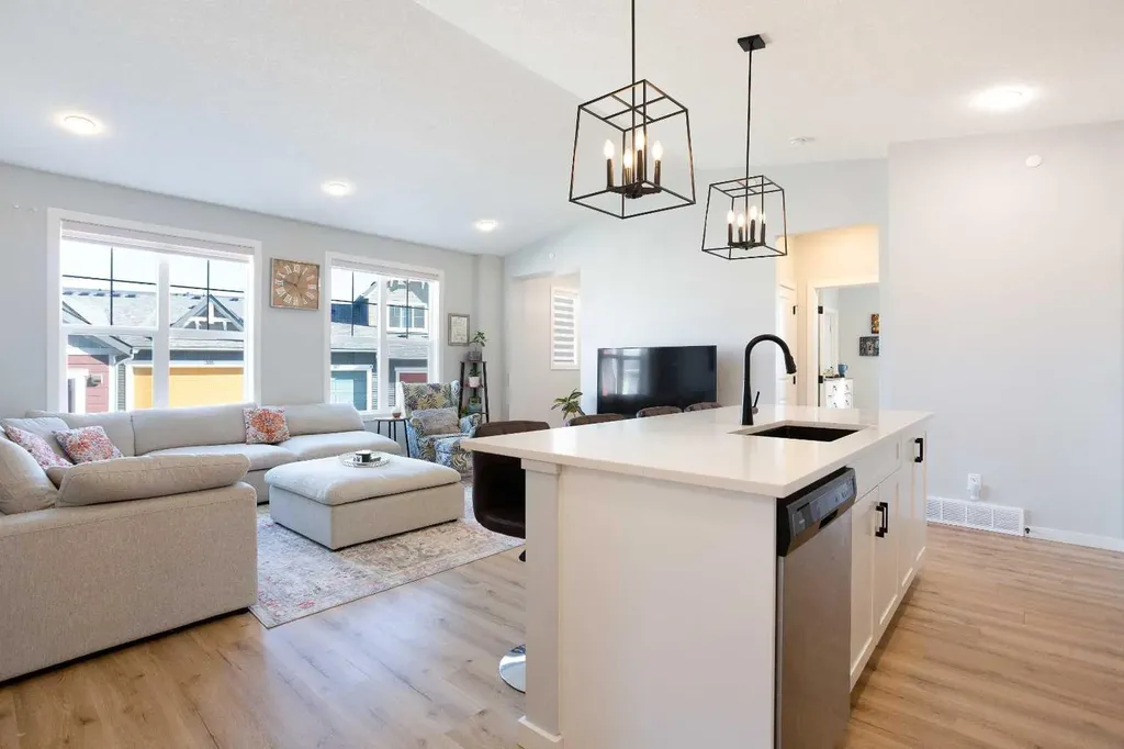 71 Lucas Street NW Calgary AB T3P 1S3