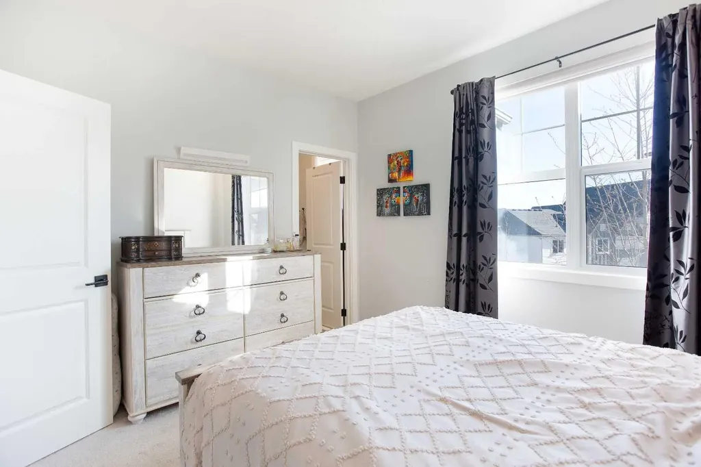 71 Lucas Street NW Calgary AB T3P 1S3