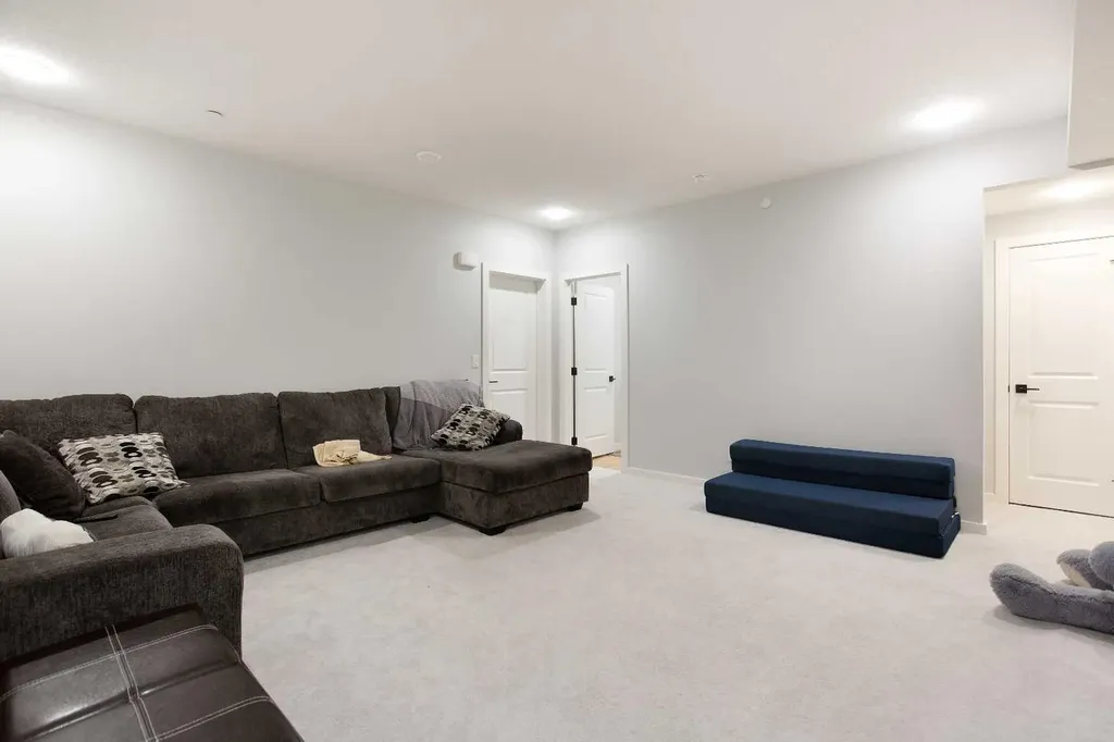 71 Lucas Street NW Calgary AB T3P 1S3