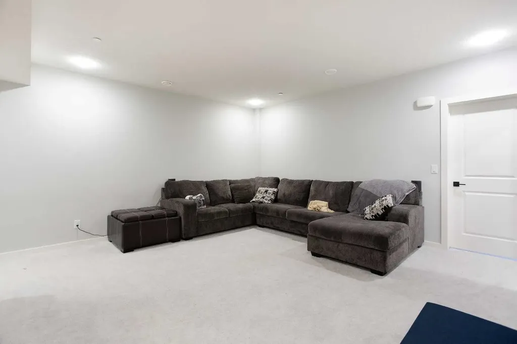 71 Lucas Street NW Calgary AB T3P 1S3