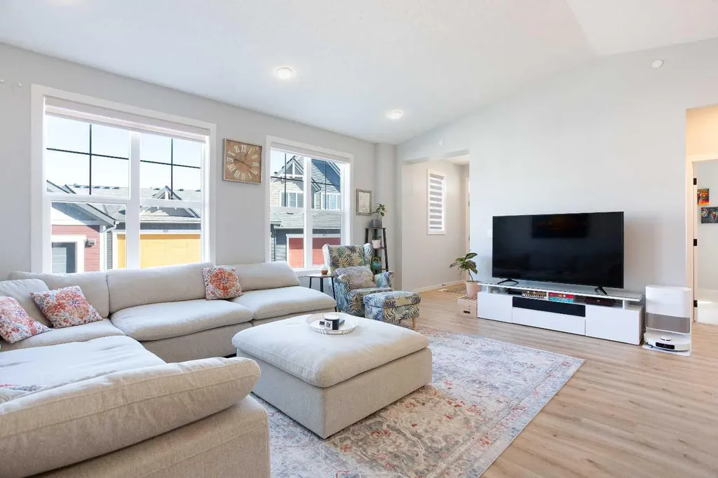 71 Lucas Street NW Calgary AB T3P 1S3