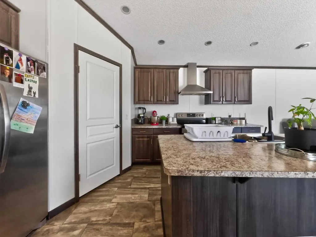 10614 103 Avenue La Crete AB T0H2H0