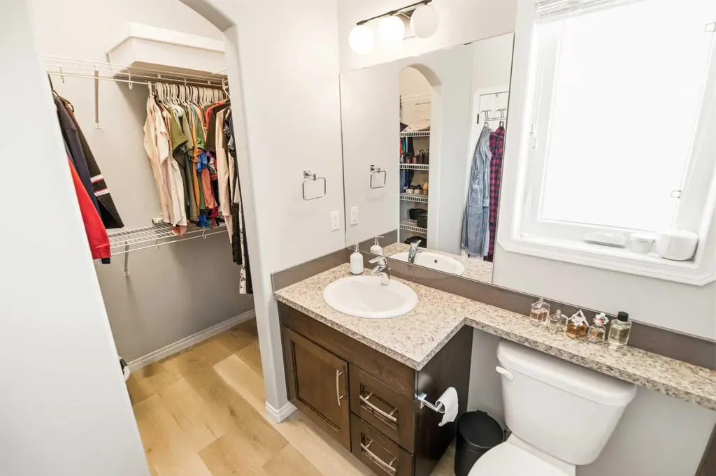 12 Cyprus Road Blackfalds AB T4M 0C5