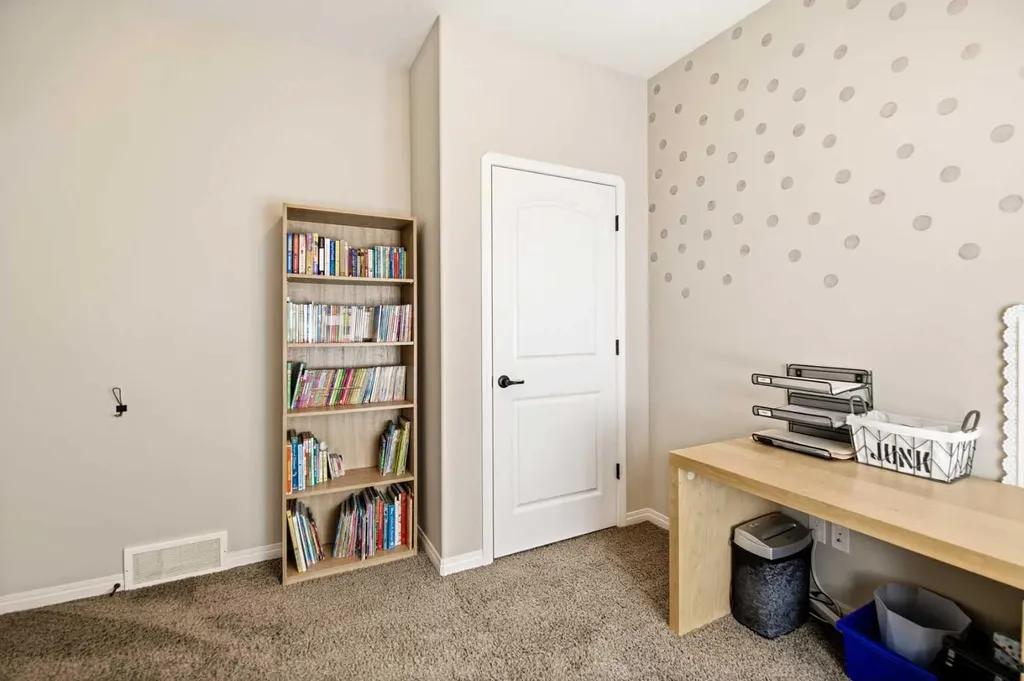12 Cyprus Road Blackfalds AB T4M 0C5