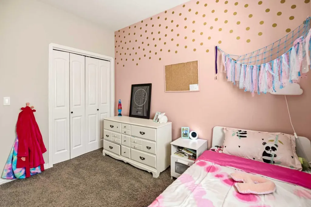 12 Cyprus Road Blackfalds AB T4M 0C5