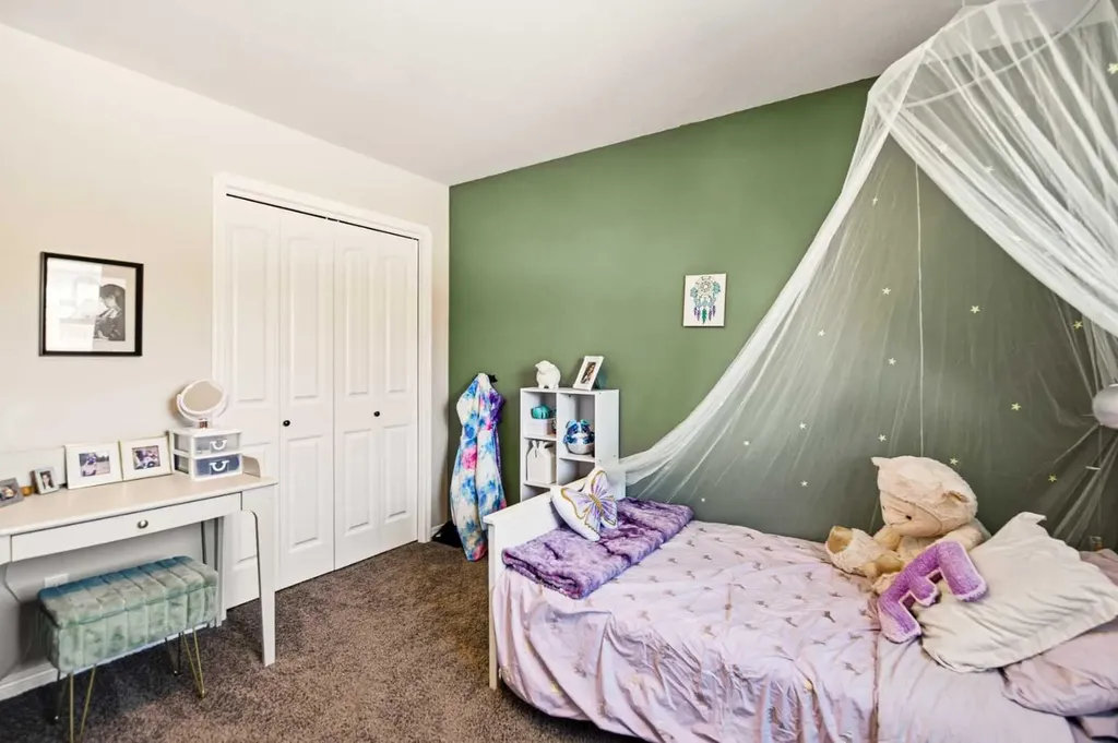 12 Cyprus Road Blackfalds AB T4M 0C5