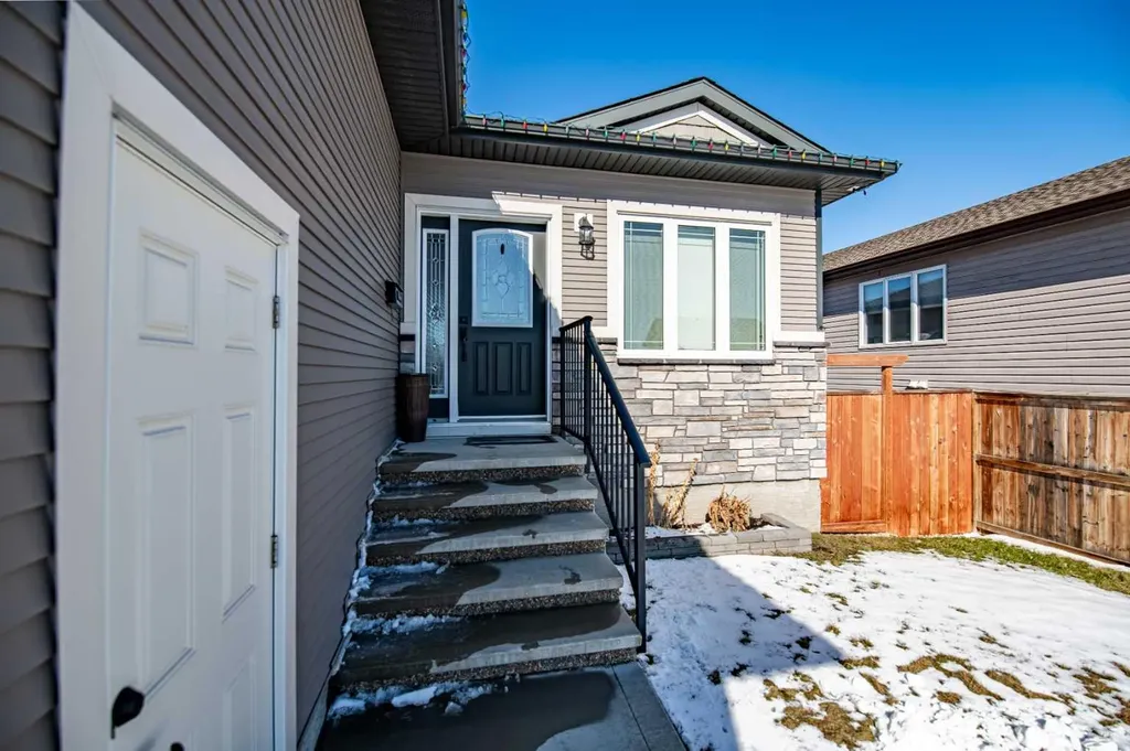 12 Cyprus Road Blackfalds AB T4M 0C5