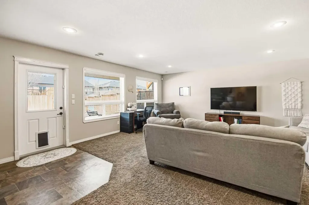 12 Cyprus Road Blackfalds AB T4M 0C5