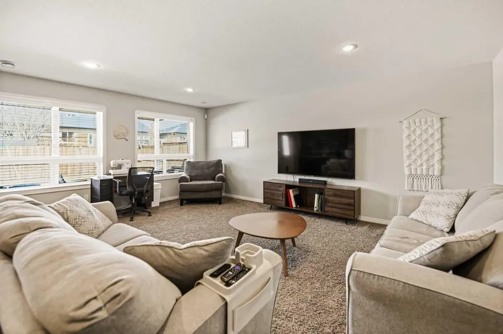 12 Cyprus Road Blackfalds AB T4M 0C5