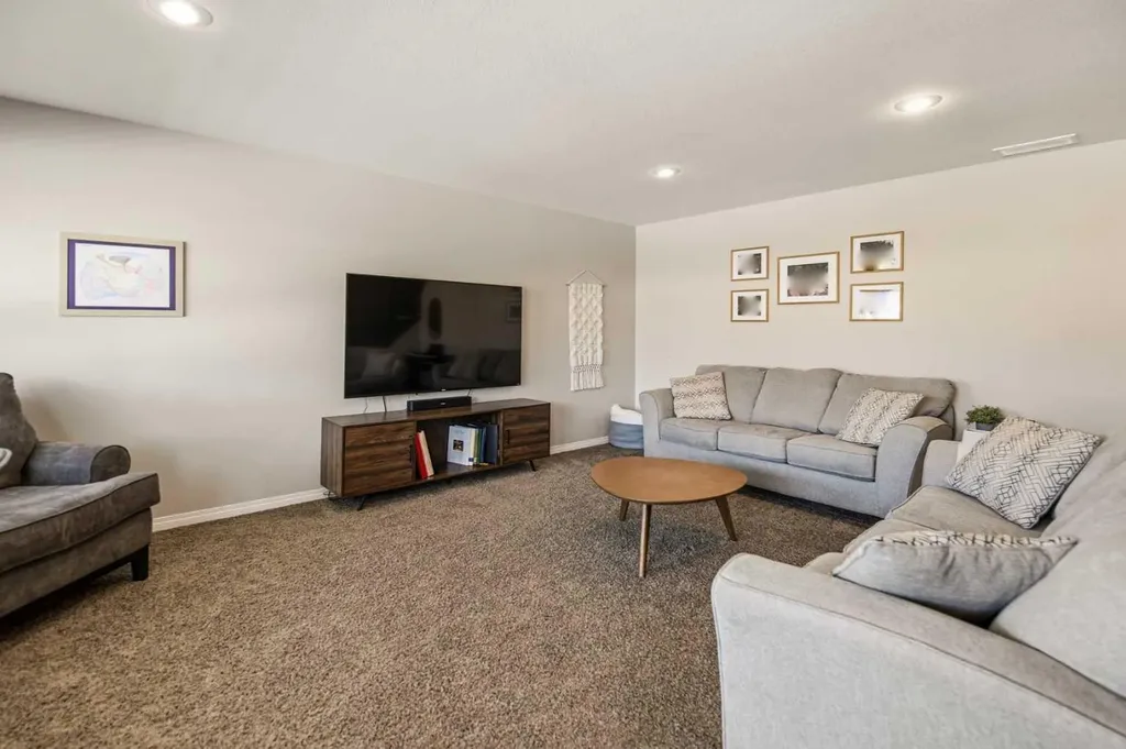 12 Cyprus Road Blackfalds AB T4M 0C5