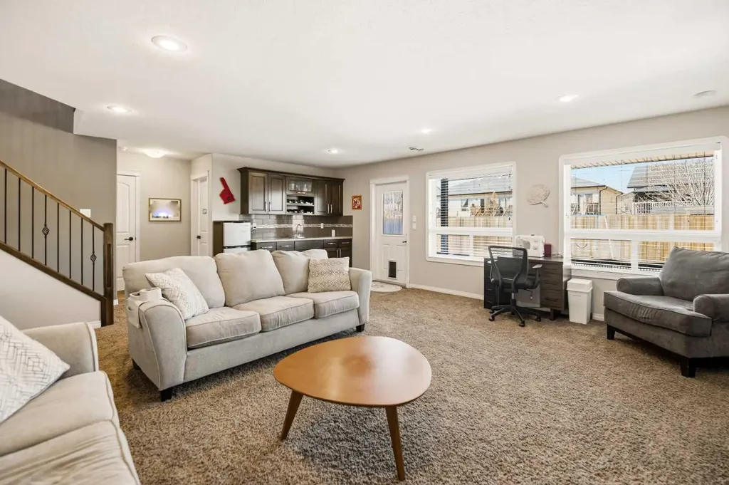 12 Cyprus Road Blackfalds AB T4M 0C5