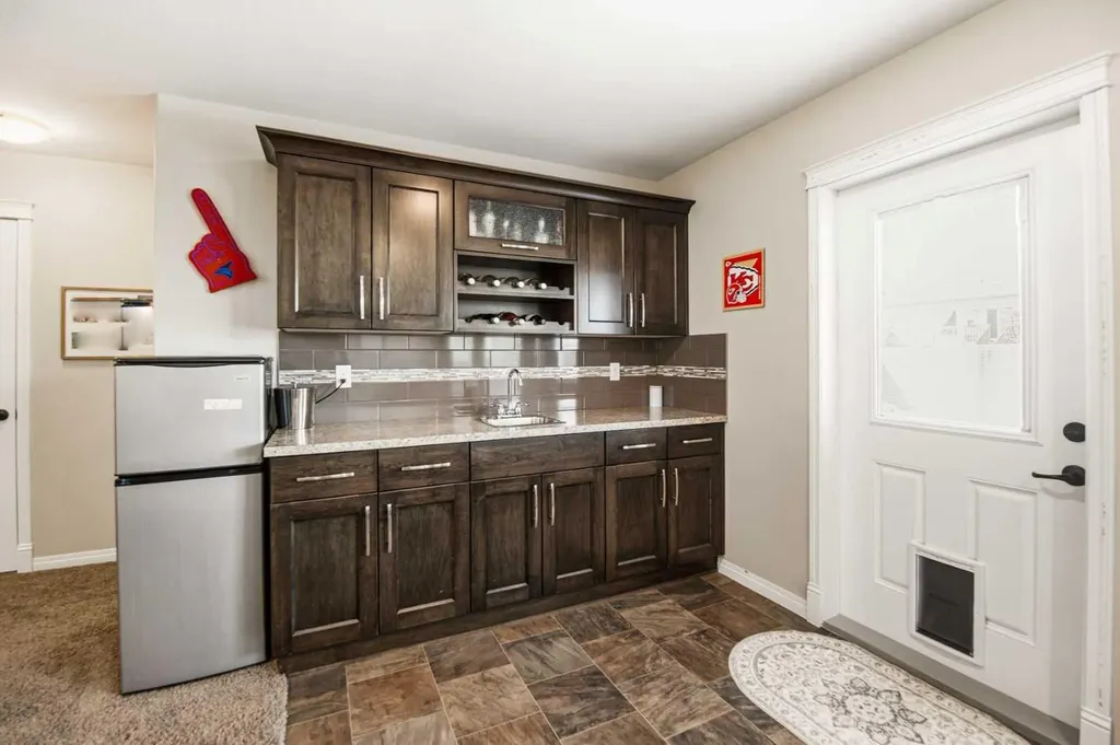 12 Cyprus Road Blackfalds AB T4M 0C5