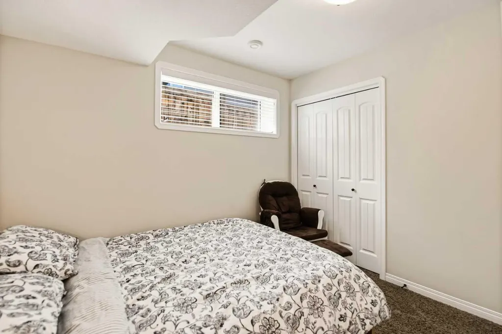 12 Cyprus Road Blackfalds AB T4M 0C5