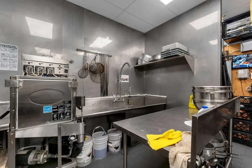 4250 109 Avenue NE Calgary AB T3N 1Z3