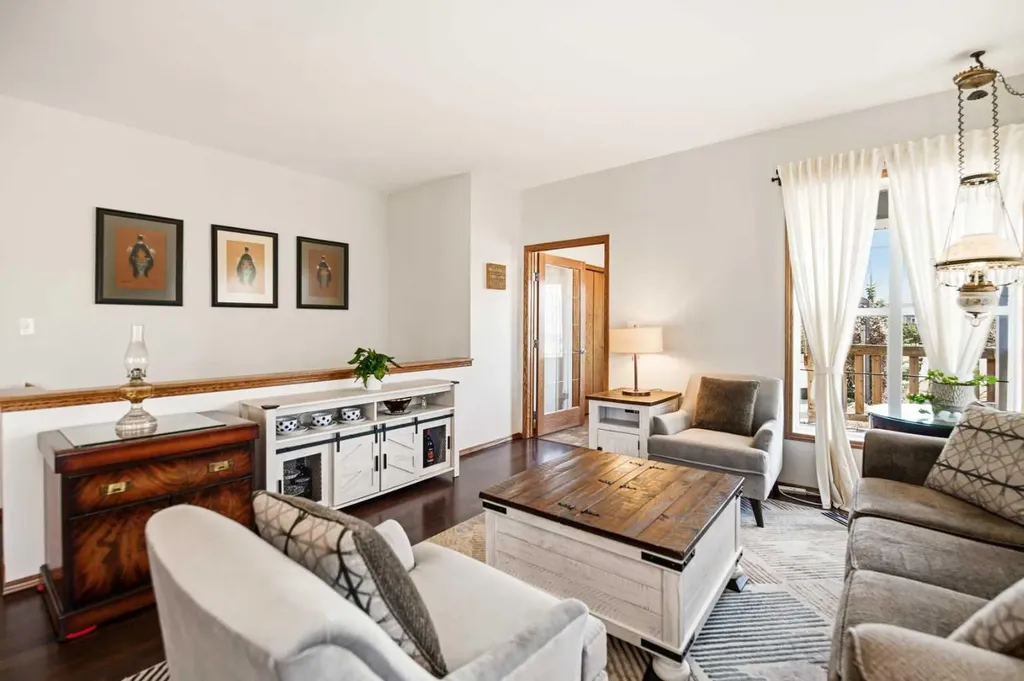 57 Woodbine Close Blackfalds AB T4M 0K5