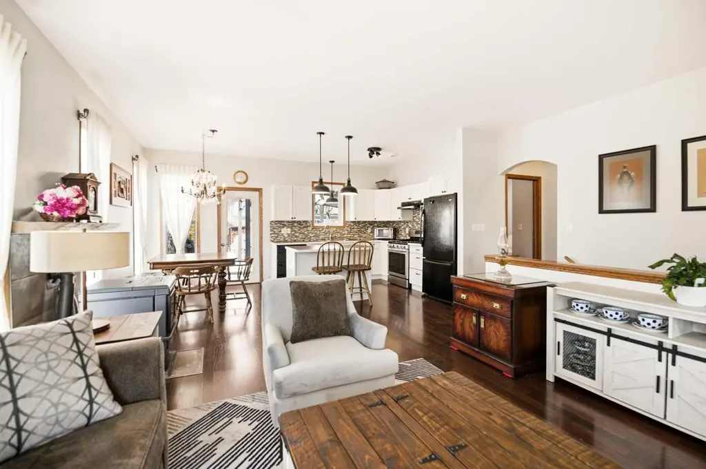57 Woodbine Close Blackfalds AB T4M 0K5
