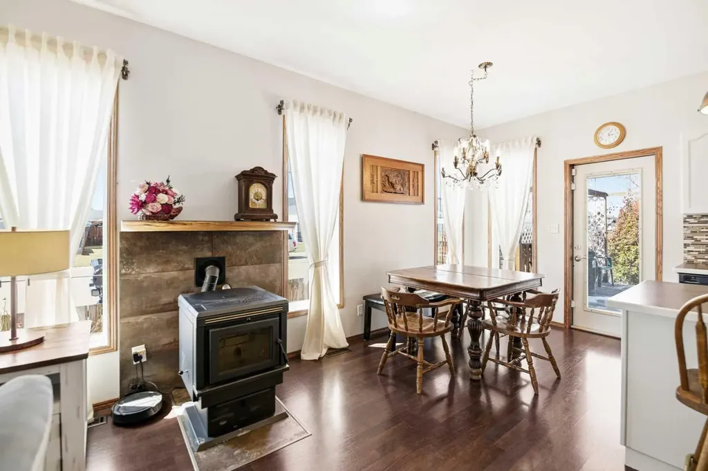 57 Woodbine Close Blackfalds AB T4M 0K5