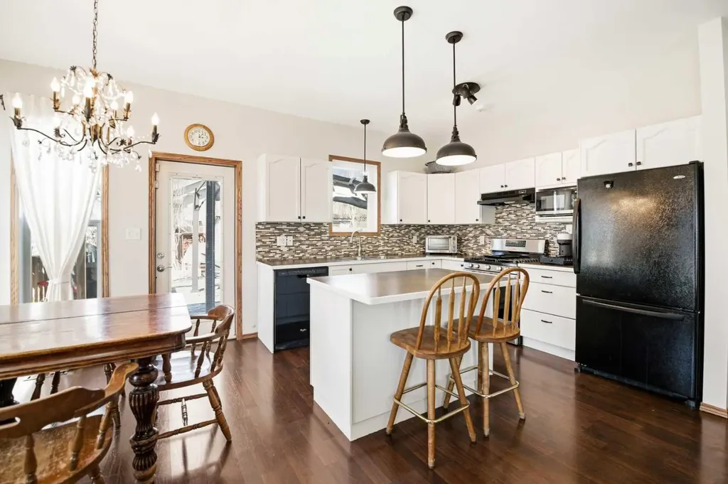 57 Woodbine Close Blackfalds AB T4M 0K5