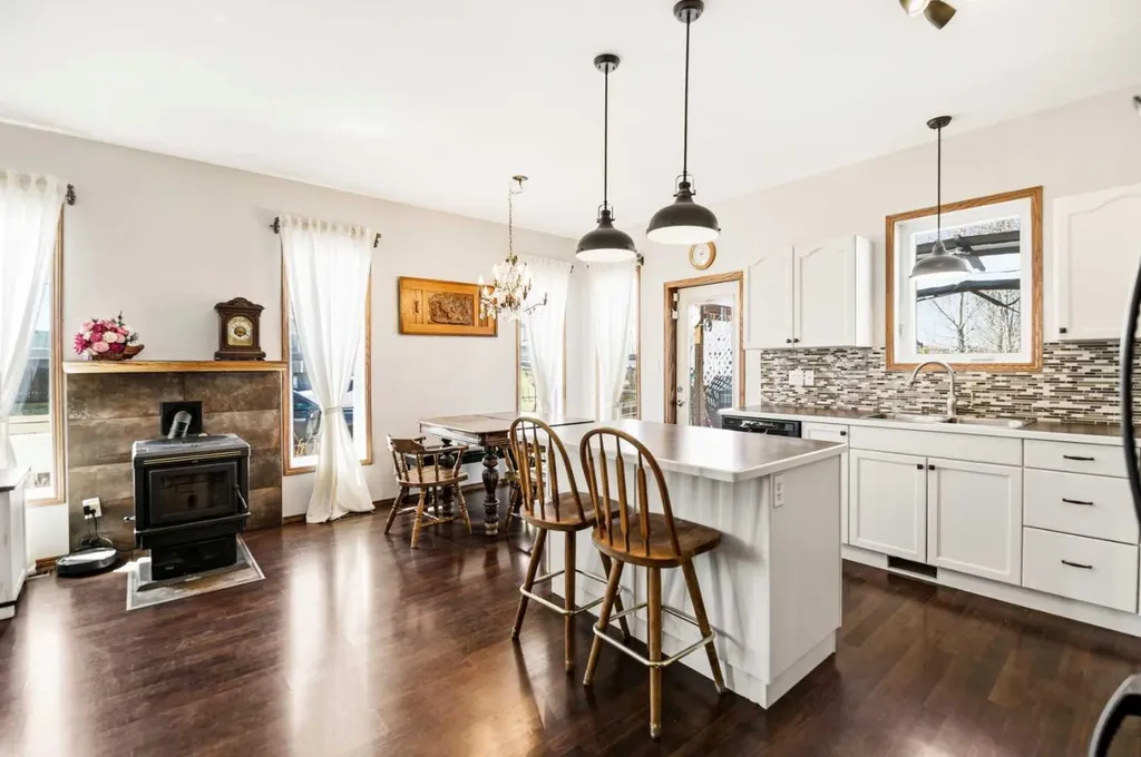 57 Woodbine Close Blackfalds AB T4M 0K5