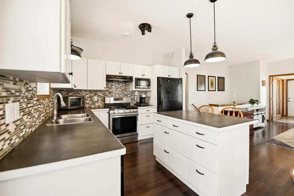 57 Woodbine Close Blackfalds AB T4M 0K5