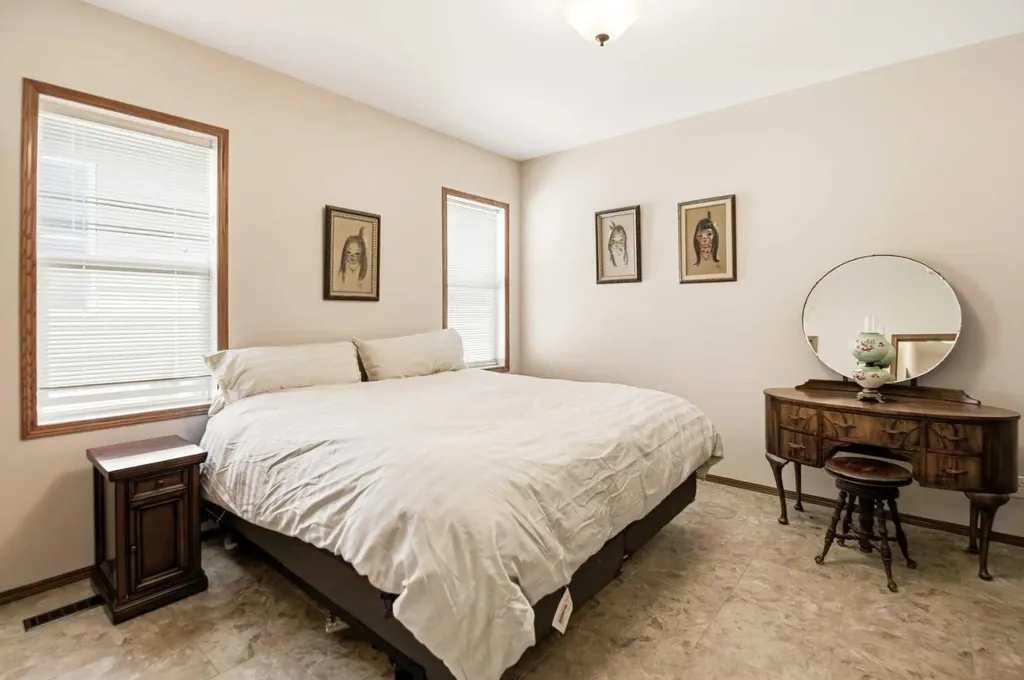 57 Woodbine Close Blackfalds AB T4M 0K5