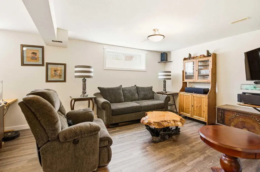 57 Woodbine Close Blackfalds AB T4M 0K5