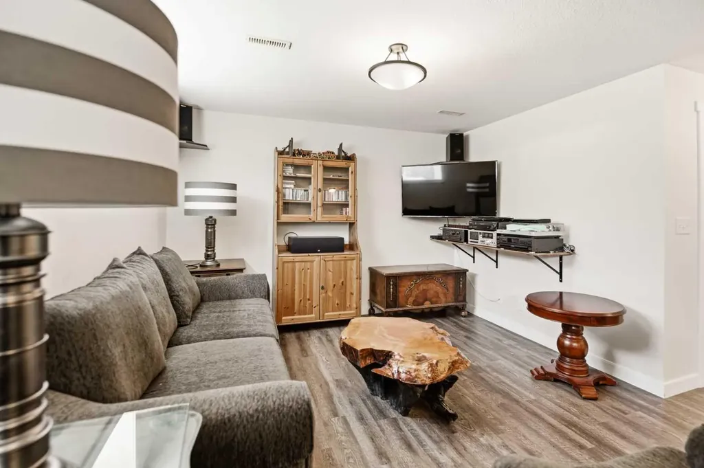 57 Woodbine Close Blackfalds AB T4M 0K5