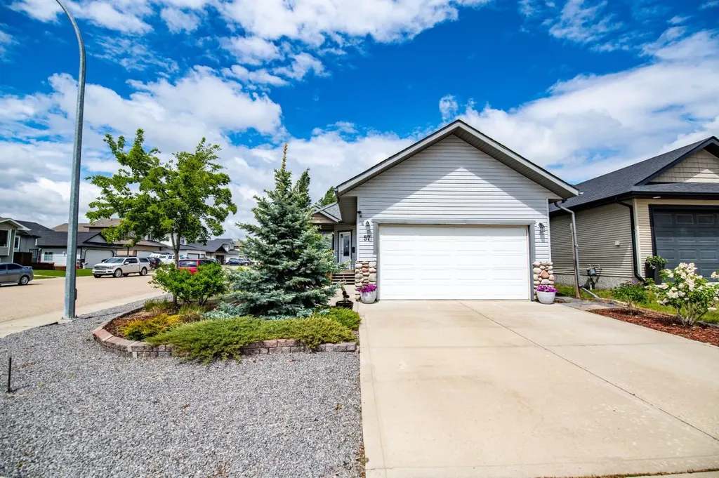 57 Woodbine Close Blackfalds AB T4M 0K5