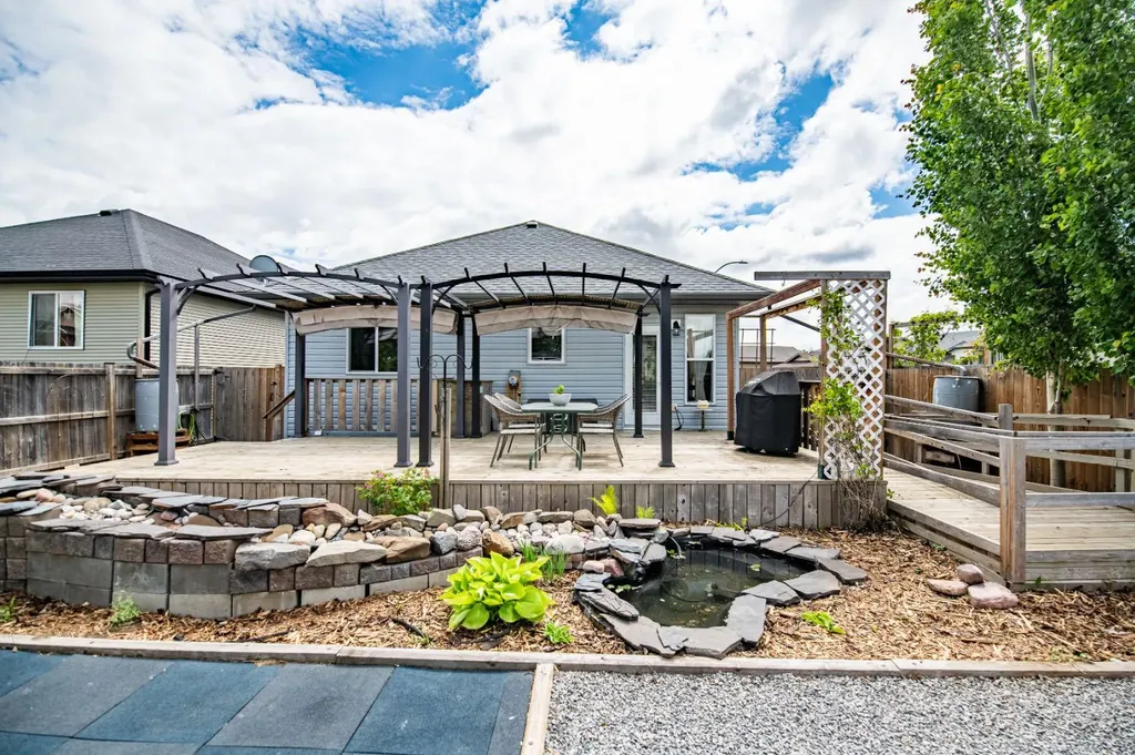 57 Woodbine Close Blackfalds AB T4M 0K5