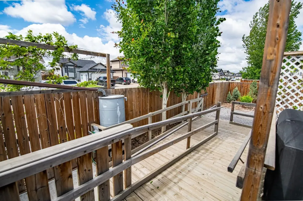 57 Woodbine Close Blackfalds AB T4M 0K5