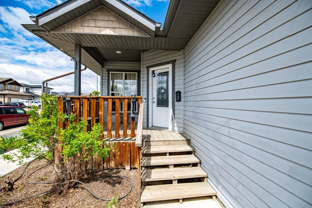 57 Woodbine Close Blackfalds AB T4M 0K5