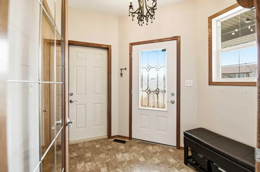 57 Woodbine Close Blackfalds AB T4M 0K5