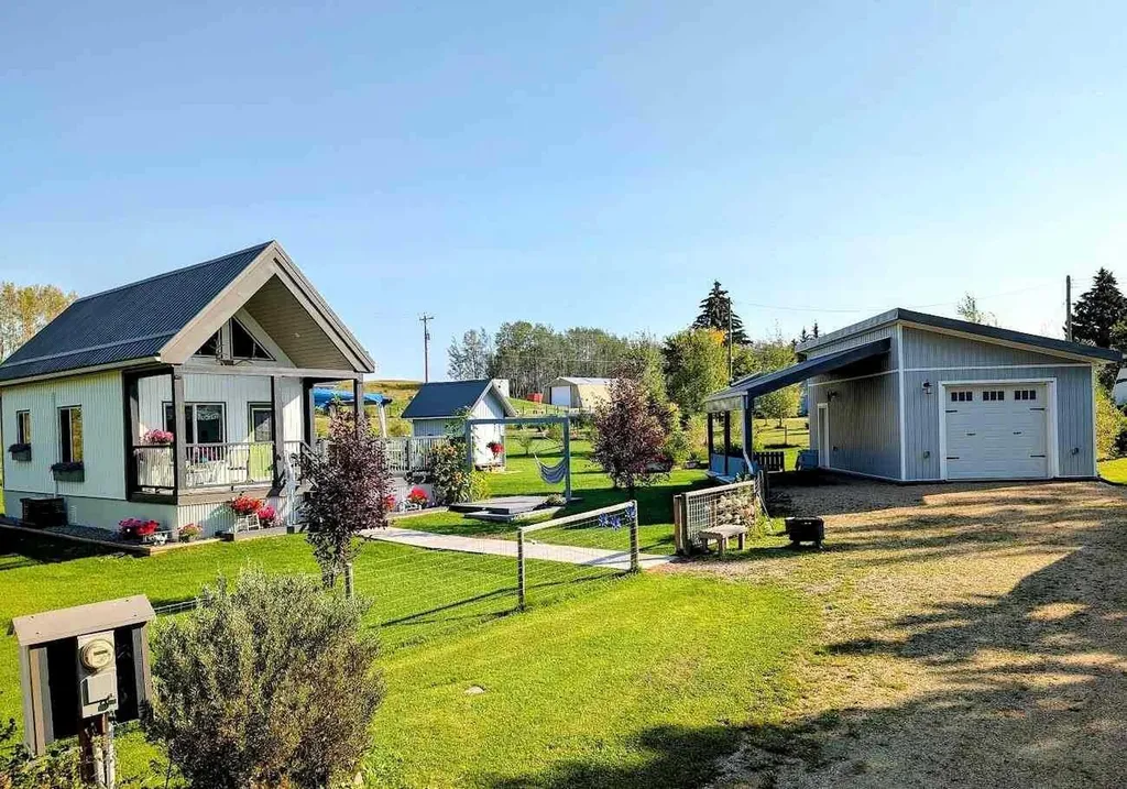 410 5 Street E Winfield AB T0C 2X0