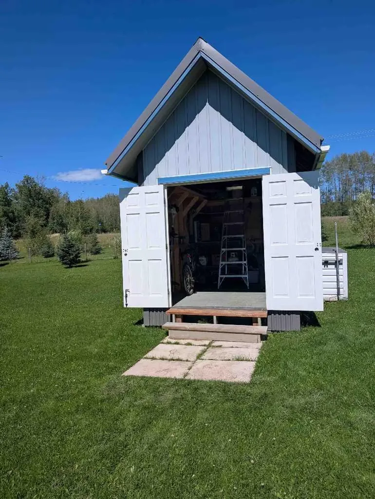 410 5 Street E Winfield AB T0C 2X0