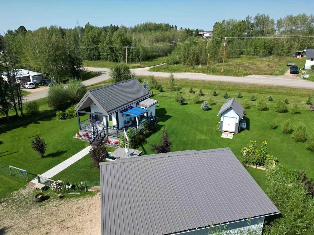 410 5 Street E Winfield AB T0C 2X0