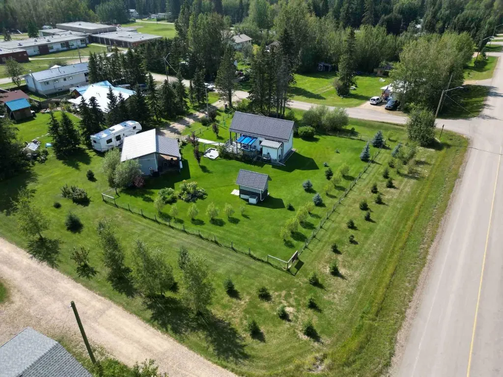 410 5 Street E Winfield AB T0C 2X0