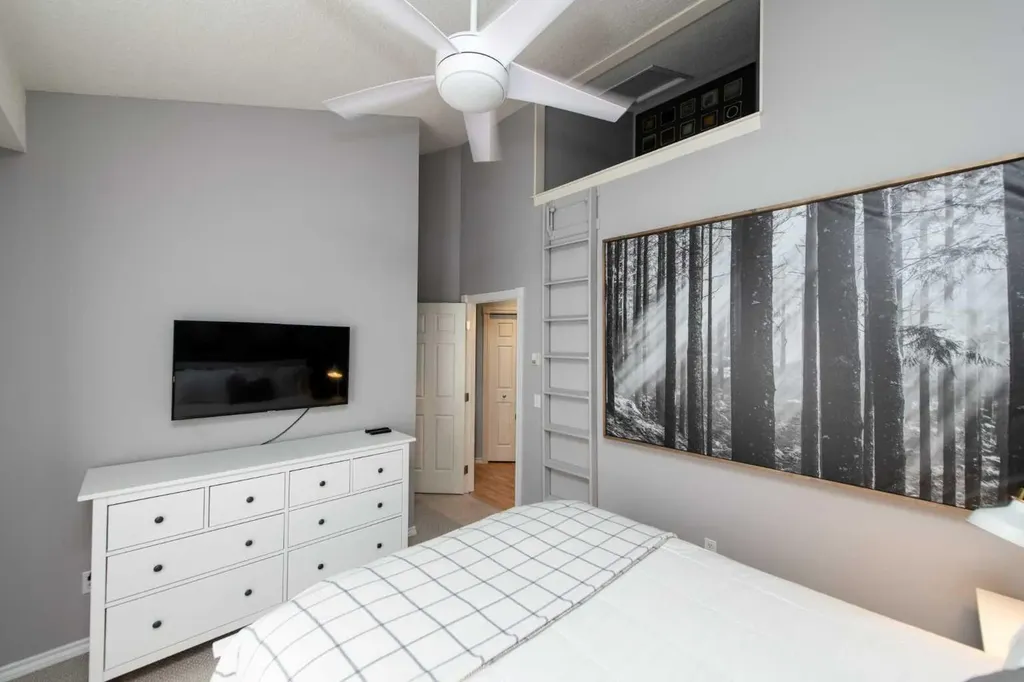 112 14 Avenue SE Calgary AB T2G 1C7
