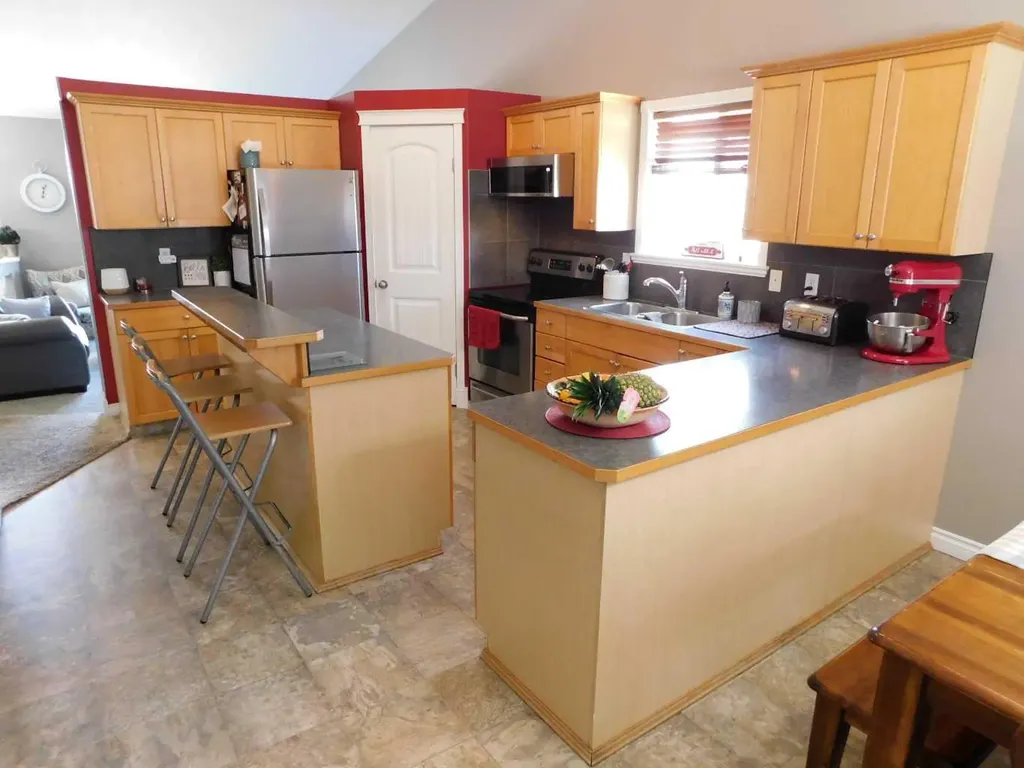136 Meadowbrook Drive E Brooks AB T1R 1N8