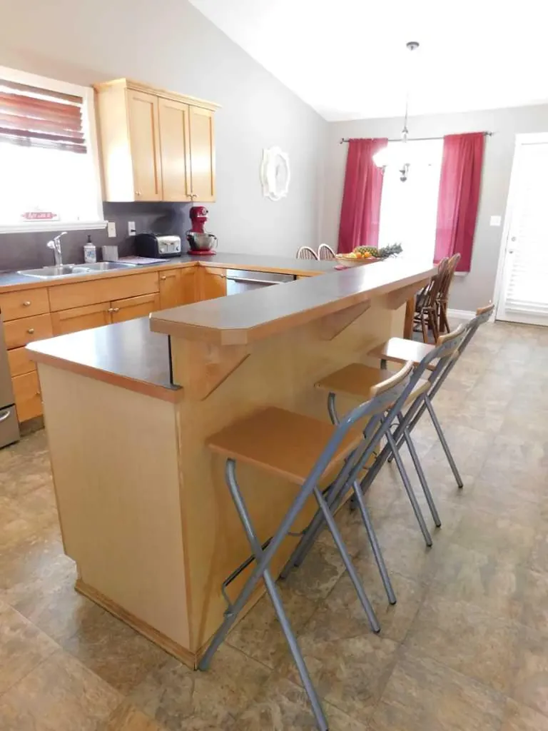 136 Meadowbrook Drive E Brooks AB T1R 1N8