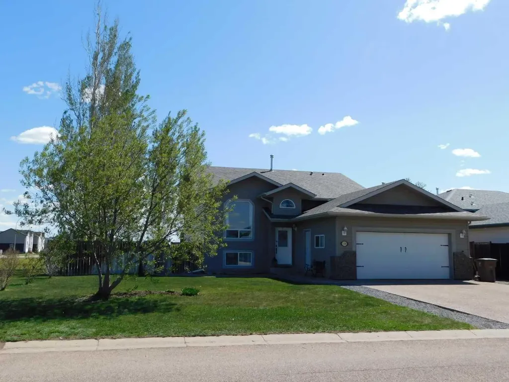 136 Meadowbrook Drive E Brooks AB T1R 1N8