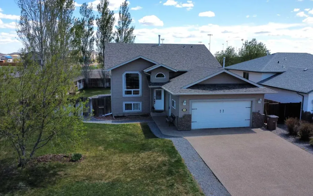 136 Meadowbrook Drive E Brooks AB T1R 1N8