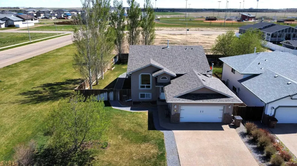 136 Meadowbrook Drive E Brooks AB T1R 1N8