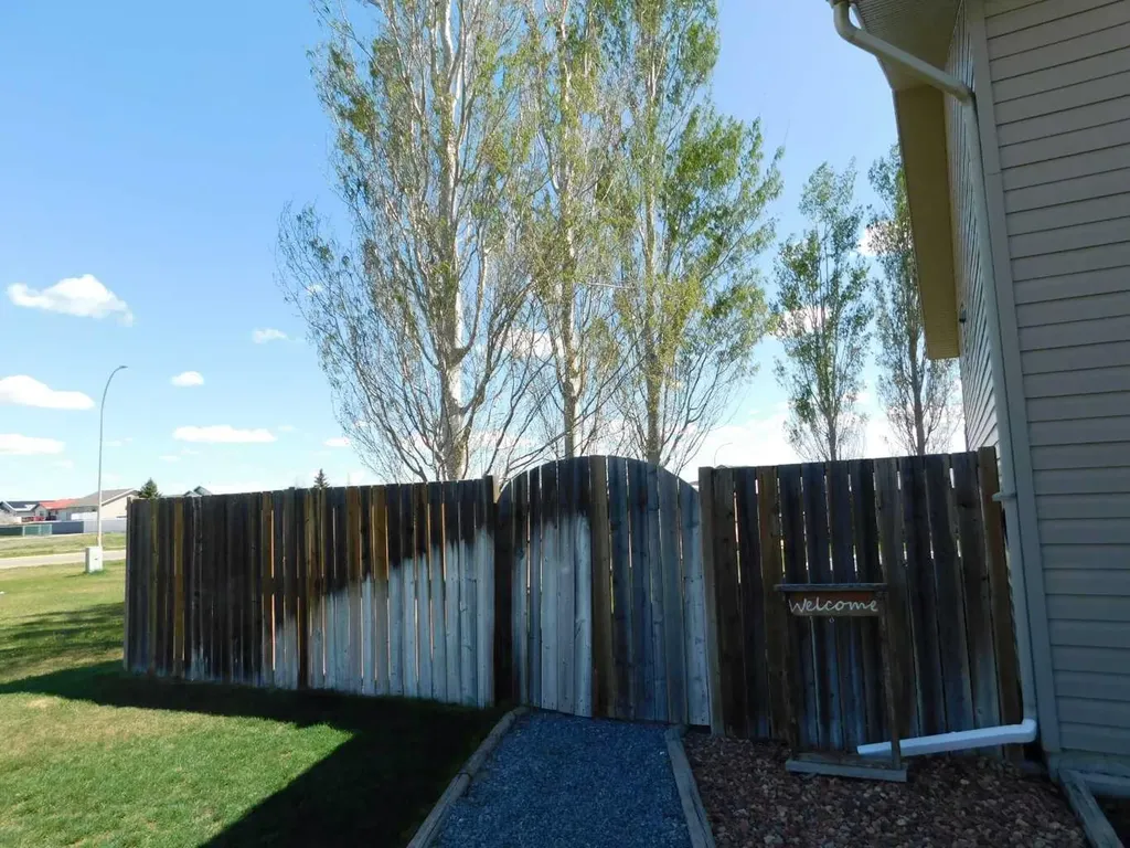 136 Meadowbrook Drive E Brooks AB T1R 1N8