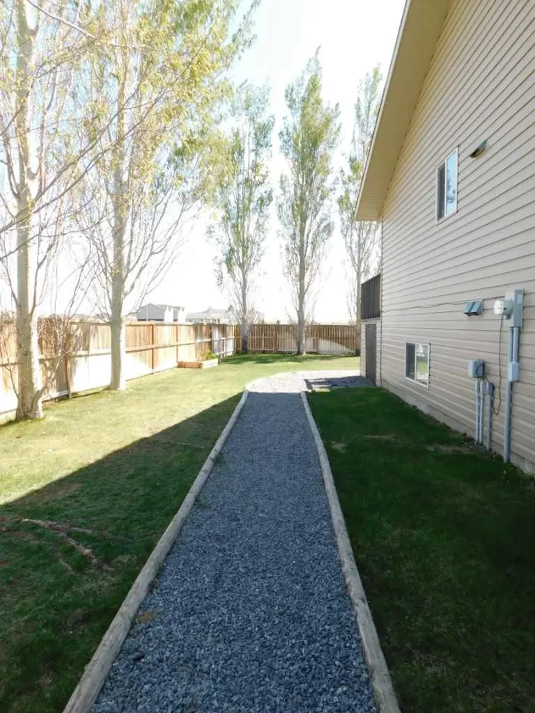 136 Meadowbrook Drive E Brooks AB T1R 1N8