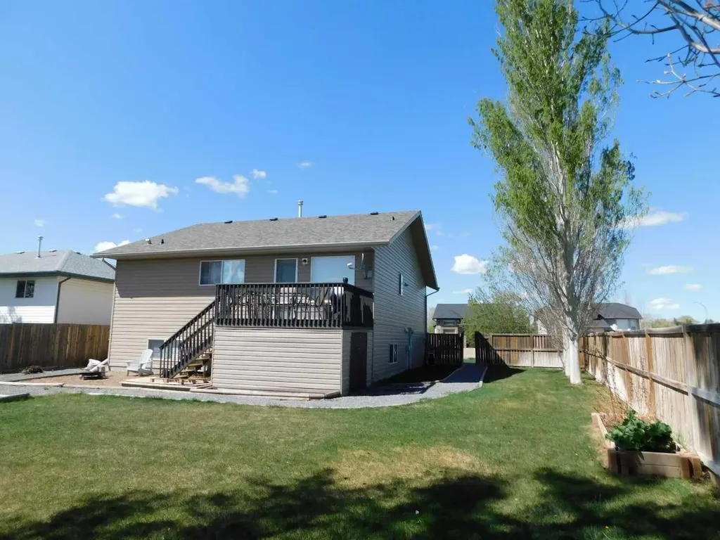 136 Meadowbrook Drive E Brooks AB T1R 1N8