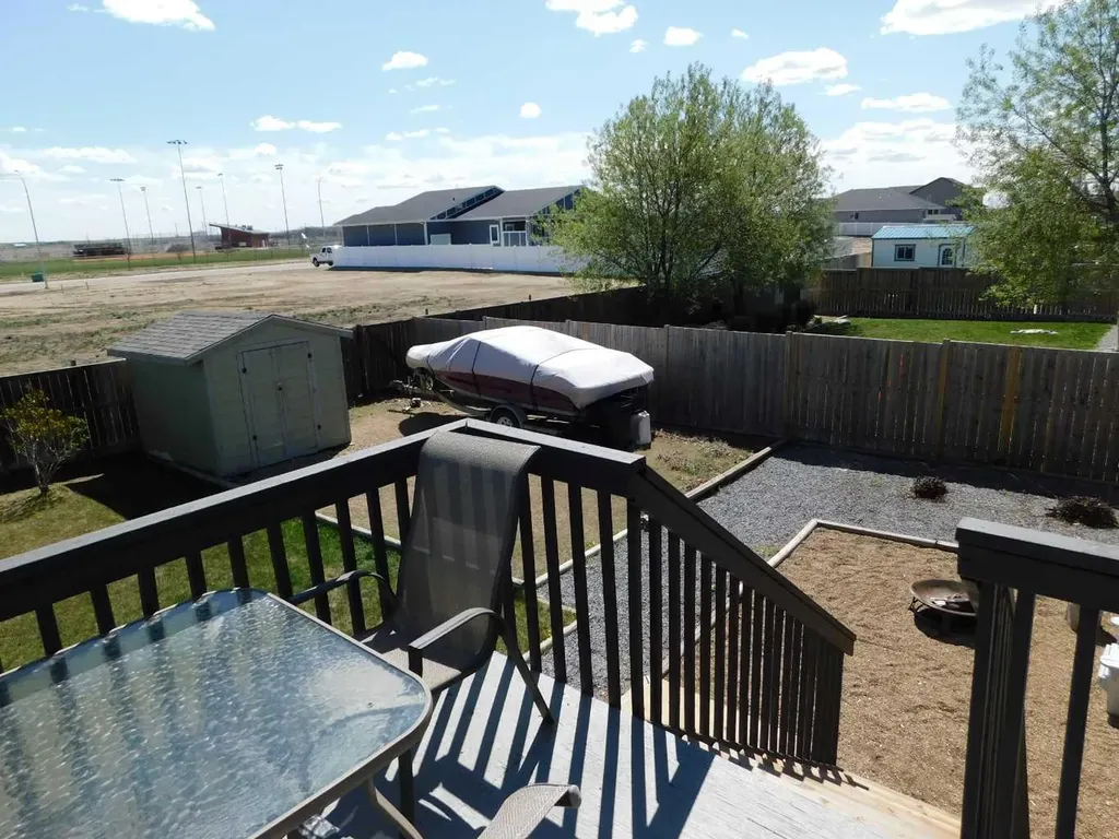 136 Meadowbrook Drive E Brooks AB T1R 1N8