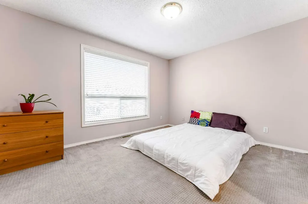 6640 Temple Drive NE Calgary AB T1Y 5V6